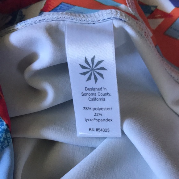 ATHLETA White Colorful Sonar Kaleidoscope Chevron Cropped Leggings Sz M - Picture 15 of 16